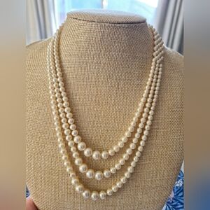 Cream Multi-Strand Pearl Necklace with Layered Design